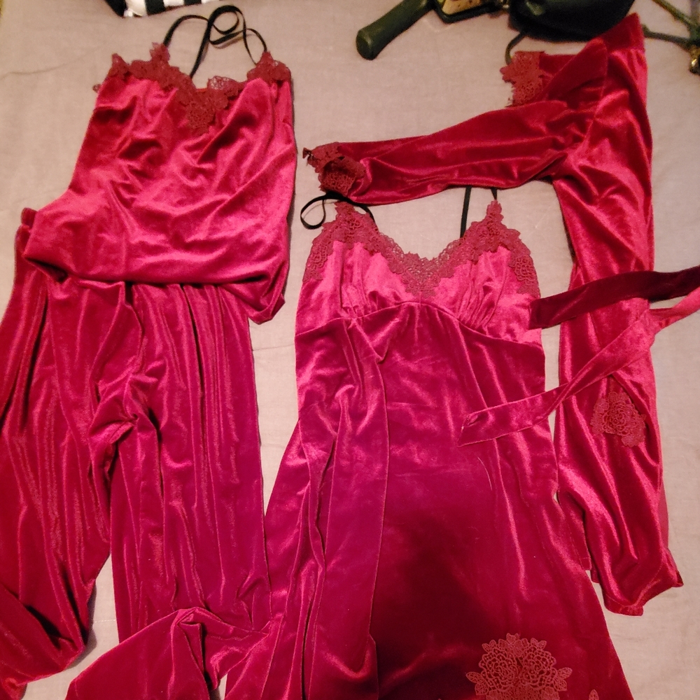 Ladies velvet lounge/ sleep ensemble